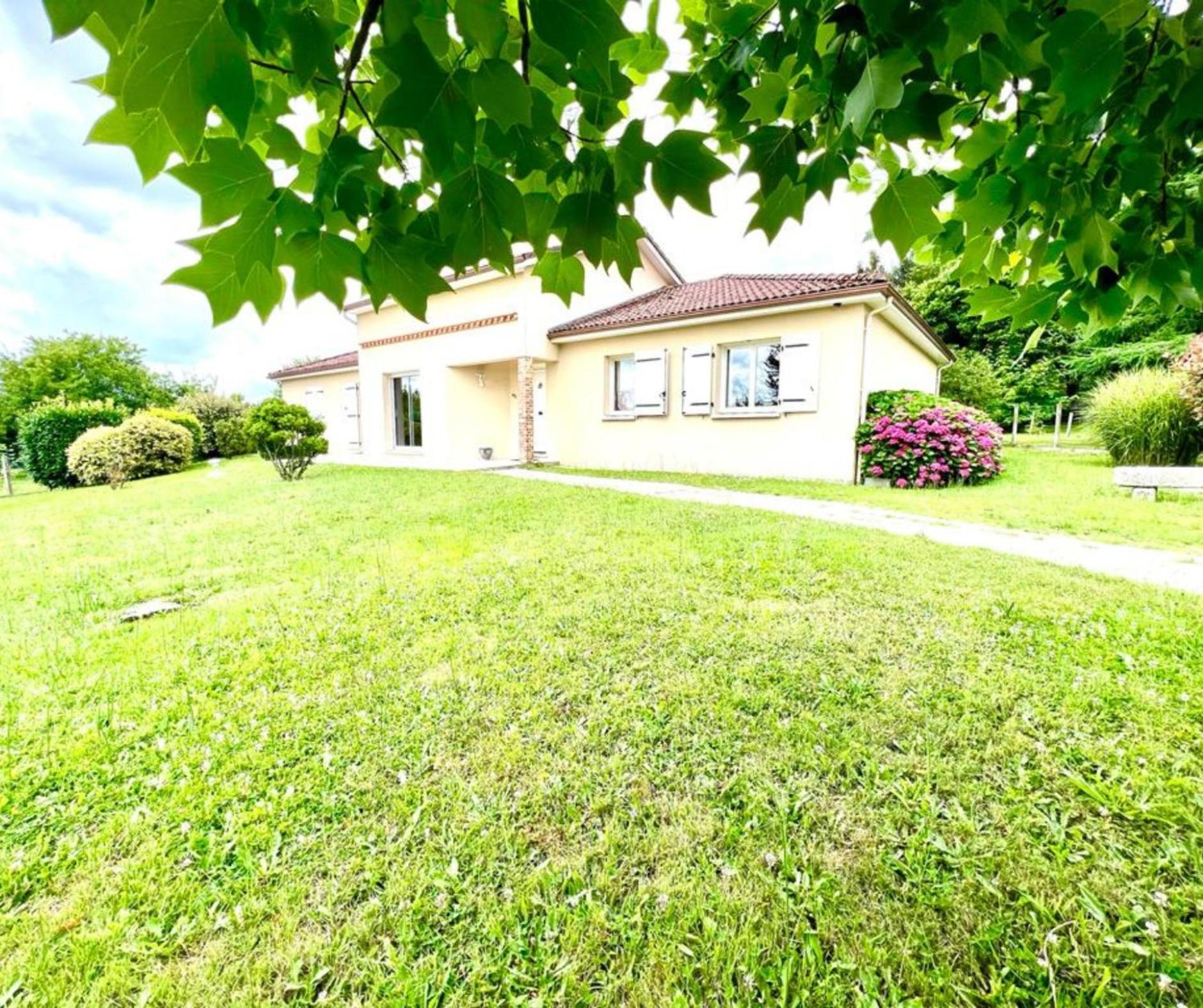 La Garde Familiale Et Spacieuse Couzeix Exterior foto