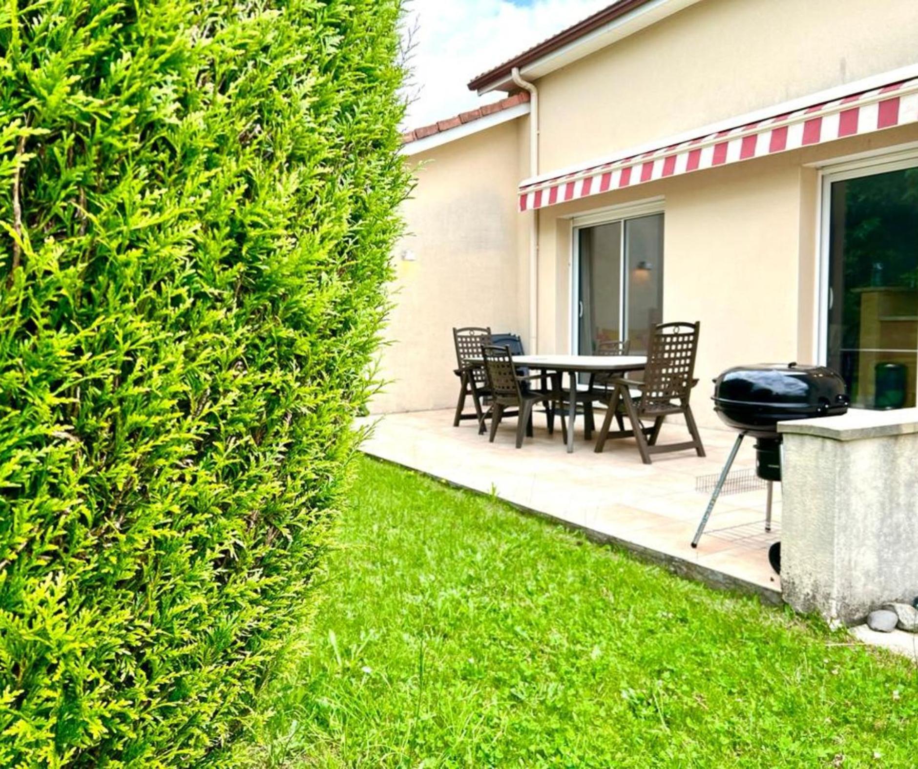 La Garde Familiale Et Spacieuse Couzeix Exterior foto